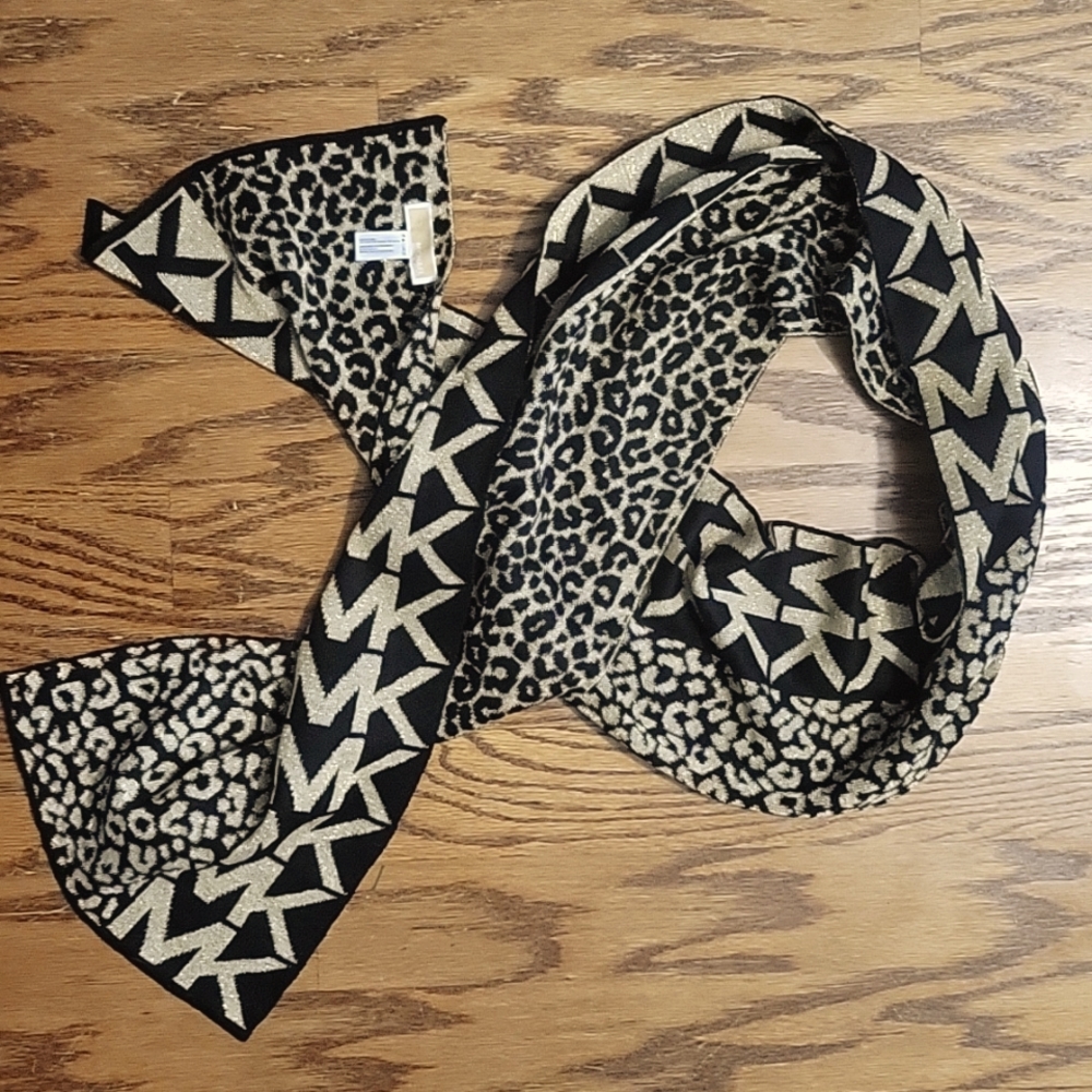 Michael Kors Leopard print scarf